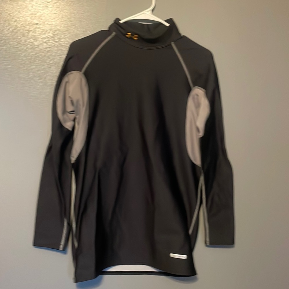 Men Under Armour thick long sleeve shirt *